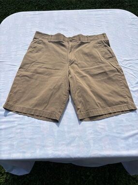 Lee Extreme Comfort Men's Flat Front Tan Shorts
